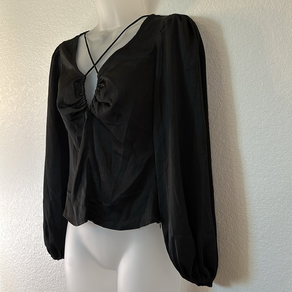 ASTR THE LABEL  Black Keyhole Cutout Top Size X-small NWT - Picture 6 of 13